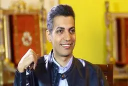  عادل فردوسی‌پور در کنار دو بادیگارد +عکس