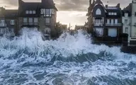  امواج ترسناک در فرانسه را ببینید