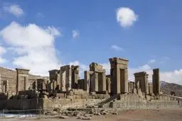 میراث فرهنگی: تعطیلی تخت جمشیدصحت ندارد