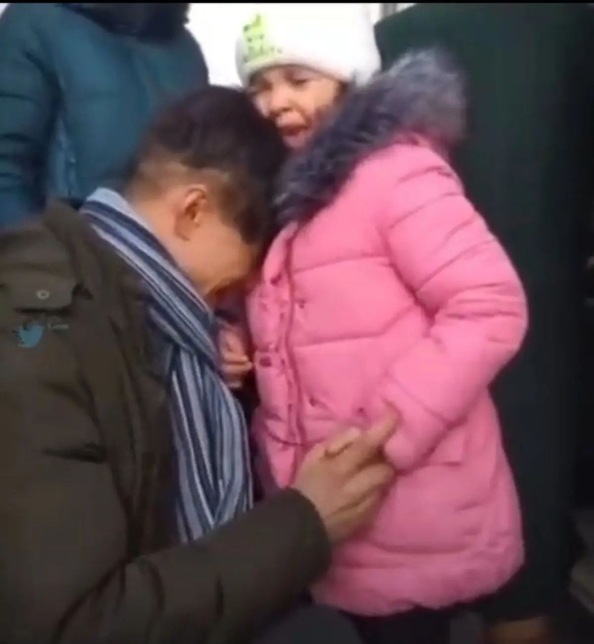 وداع تلخ پدر اوکراینی با خانواده‌اش+ویدئو