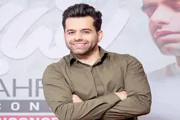 عکس های خواننده مطرح پاپ با ژست های عجیب 