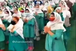 تشویق تیم نساجی مازندران در مراسم صبحگاهی یک مدرسه دخترانه+ویدئو 
