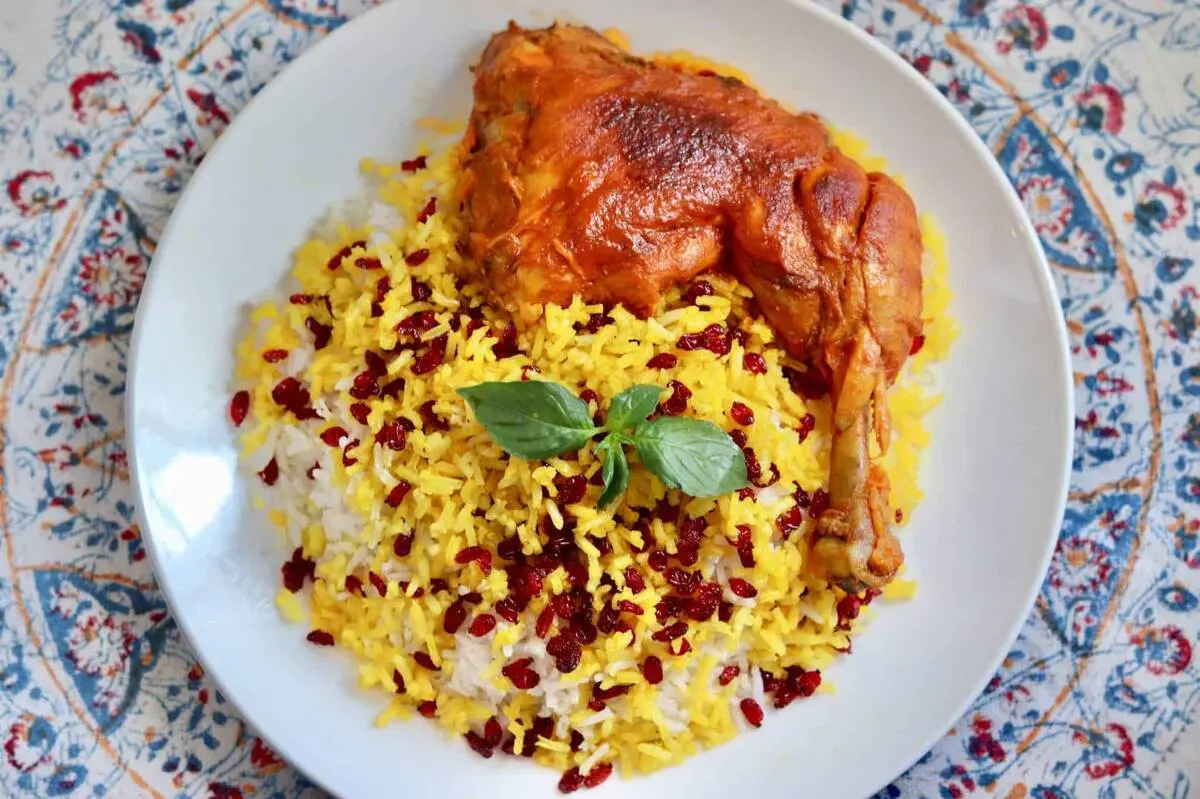 طرز تهیه زرشک پلو مجلسی | وقتی مهمون داری اینطوری مرغ و بپز + ویدیو 