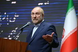 قالیباف: اگر اقتصاد ما به گِل نشسته، باید توجه کنیم که پیش از تحریم، دچار مشکل دولتی سازی شده ایم
