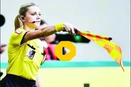 حرکت غیرورزشی یک بازیکن روی کمک داور زن در برزیل+ویدیو