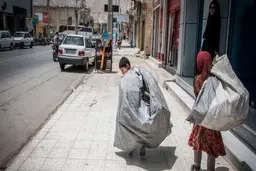 زباله | کودکی در بازار سه هزار میلیادری زباله