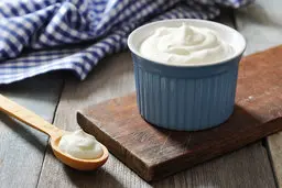 خودت توی خونه ماست یونانی درست کن | طرز تهیه ماست یونانی خوشمزه در خانه