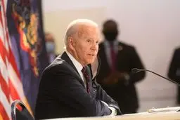 
جو بایدن:  ترامپ مسؤولیت‌پذیر نیست و در مبارزه کرونا کاملاً تسلیم شده است 
