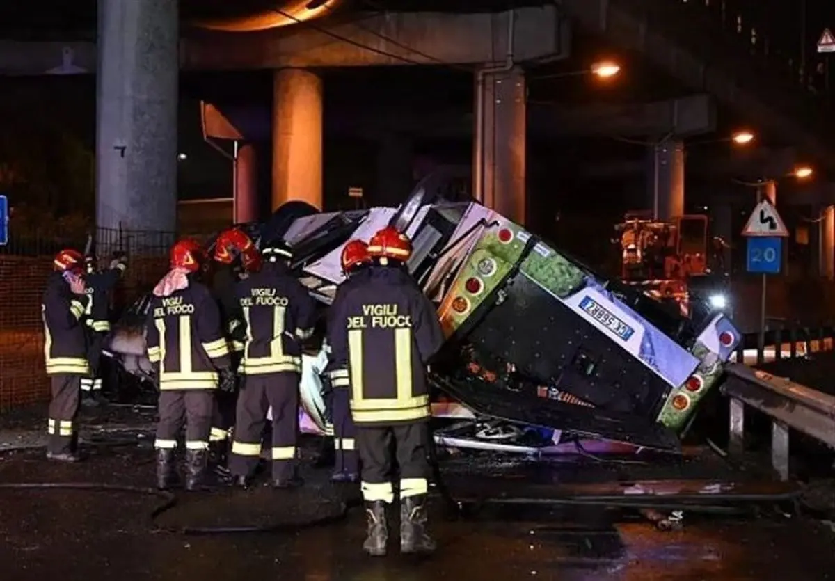 سقوط وحشتناک اتوبوس از روی پل ۲۱ کشته برجای گذاشت