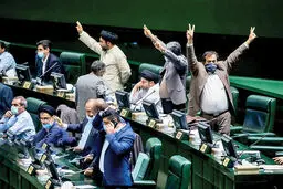 طرح صیانت از دستور کار مجلس خارج شود