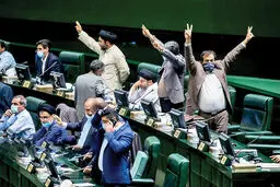 طرح صیانت از دستور کار مجلس خارج شود