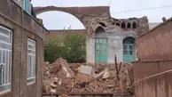 لحظه وحشتناک ریختن خانه رزاقیان شهر تفت به علت باراش باران | سیلاب آثار تاریخی شهر یزد را نابود کرد