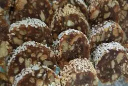 خرما بیسکوییتی انقدر خوشمزه ست که رودست نداره! | طرز تهیه خرما بیسکوییتی +ویدئو