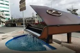 
ماجرای برچیده شدن شبانه المان "پیانو" در تبریز
