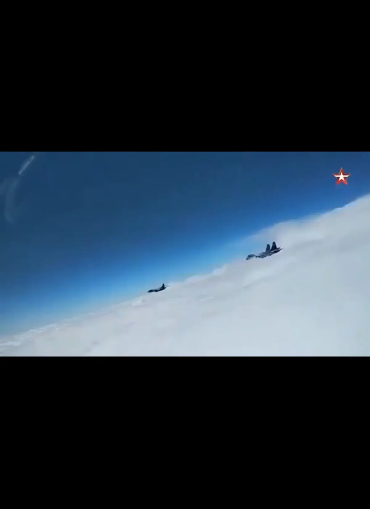 شناسایی چند فروندبمب افکن راهبری آمریکا در آسمان روسیه+فیلم