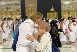  ستاره مشهور تلویزیون فرانسه مسلمان شد + عکس