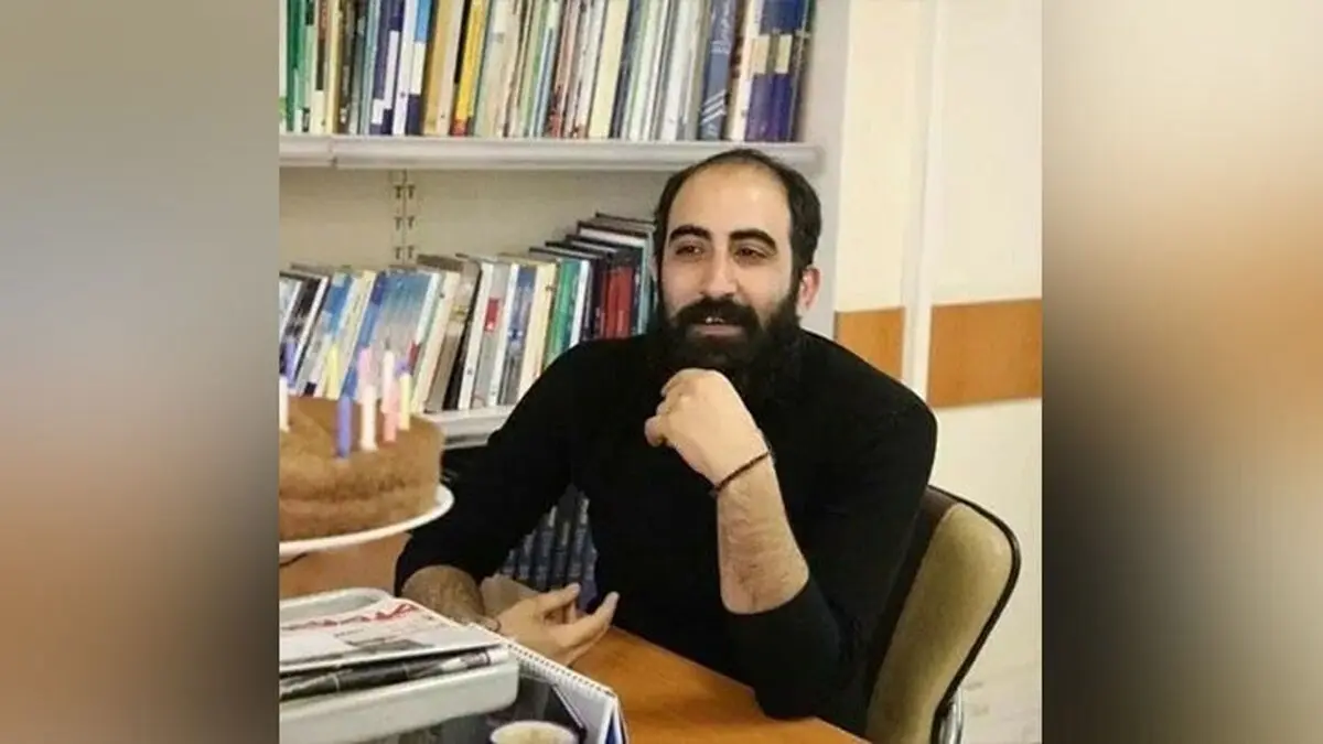 روزنامه‌نگار معروف، امیرعباس آزرم‌وند آزاد شد