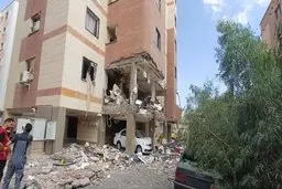 انفجار شدید در یک مجتمع‌ مسکونی در قم با 7 مصدوم | یک واحد آپارتمانی تخریب شد + عکس |نشت گاز عامل انفجار اعلام شد