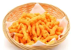 پفک سیب زمینی خانگی، خوشمزه و سالم ترین خوراکی میشه برای بچه هات | طرز تهیه پفک خانگی+ ویدئو