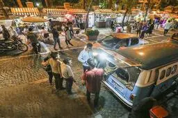 ایجاد ترافیک عمدی مقابل فست‌فودها برای فروش بیشتر + فایل صوتی 
