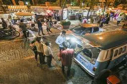 ایجاد ترافیک عمدی مقابل فست‌فودها برای فروش بیشتر + فایل صوتی 