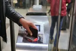 
مرگ به‌ خاطر فرار از پرداخت بلیت مترو +فیلم
