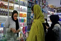 پوشیدن مقنعه در دارو خانه ها الزامی شد | دستورالعمل سازمان غذا و دارو برای داروخانه‌ها