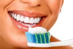 به هیچ عنوان مسواک نزنید! | ضررهای باورنکردنی مسواک پلاستیکی فاش شد +ویدئو