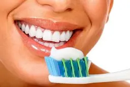 به هیچ عنوان مسواک نزنید! | ضررهای باورنکردنی مسواک پلاستیکی فاش شد +ویدئو