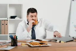 6 عادت بد ایرانی‌ها که موجب چاقی شکمی شدید می‌شود!