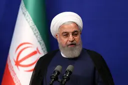 روحانی: در مقابله با کرونا مدافعان سلامت کار بسیار بزرگی انجام دادند
