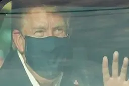  پزشک والتر رید  |  شیرین کاری ترامپ دیوانگی است.