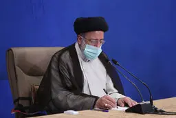 واکنش تلویحی رئیسی به تجمعات اخیر بازنشستگان| ما حقوق ها و دستمزدها را عادلانه پرداخت میکنیم