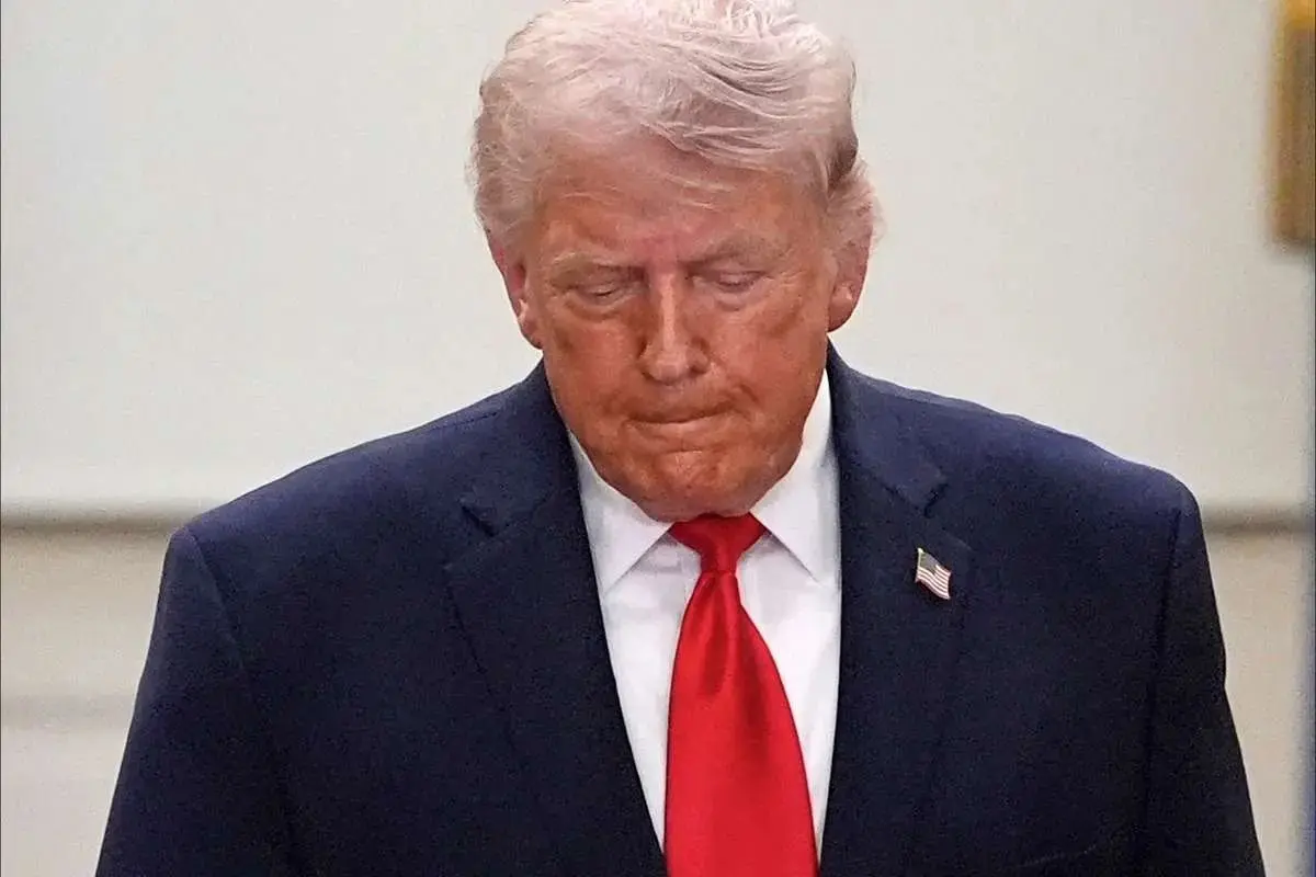 ادعای ترامپ همزمان با انتشار عکس عجیبی از خود: ایران بلد نیست چگونه توافق غیر هسته‌ای امضا کند
