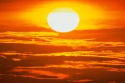 شعر درباره خورشید | عاشقانه ترین اشعار برای خورشید