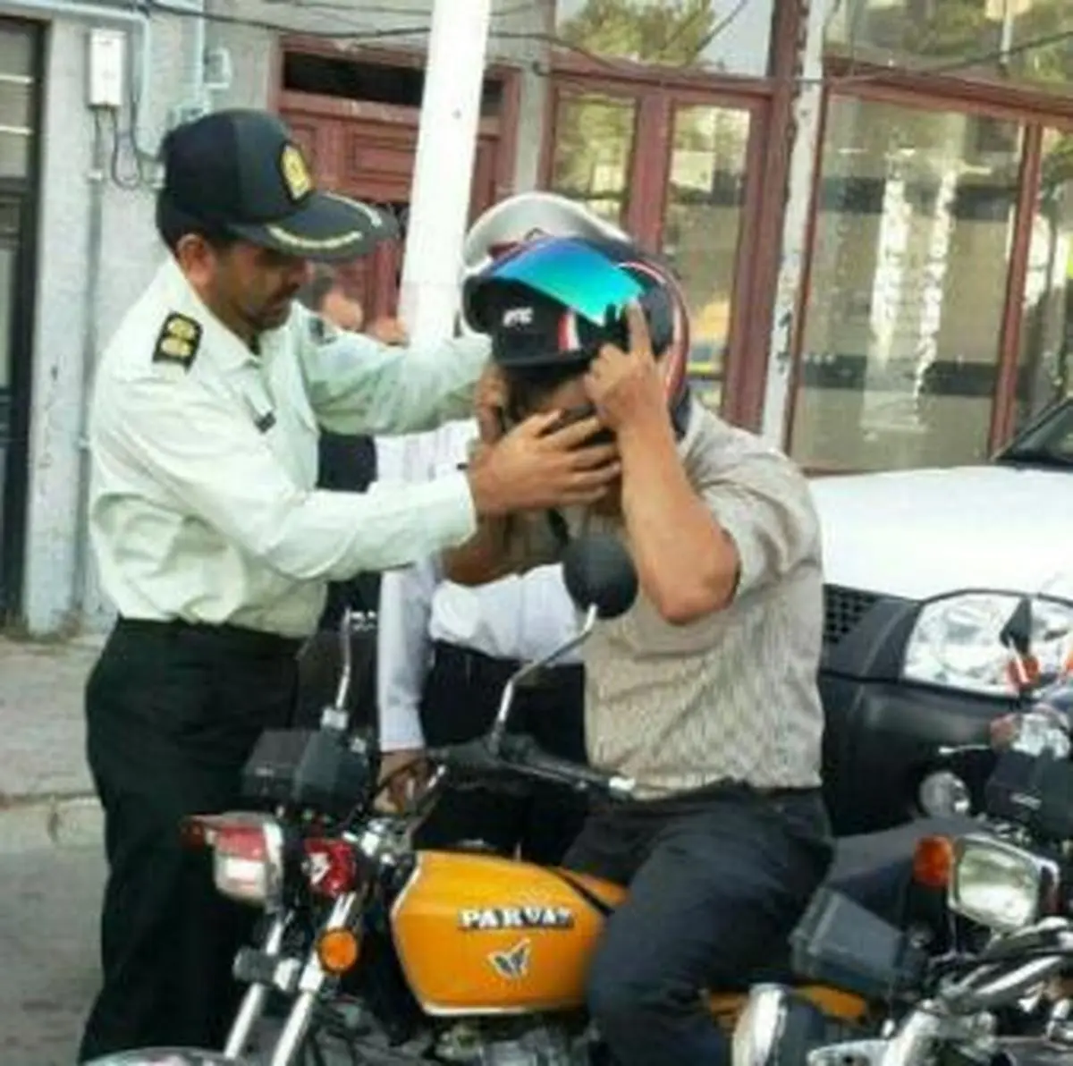 ماجرای آسیب زدن به موتور سیکلت های مردم توسط پلیس چیست ؟