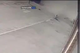 خارکف | نجات‌ معجزه‌آسای زن اوکراینی از سقوط موشک+ویدئو 