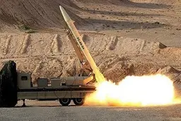 
شلیک موشک‌های بالستیک سپاه از اعماق زمین در رزمایش پیامبر اعظم ۱۴