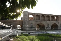 بسته شدن دهانه زیرین سی‌وسه پل در پی مرگ قهرمان واترپلو + تصاویر