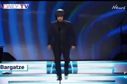 اجرای کمدین مراسم گِرَمی با کلاه ایمنی! | اوج‌گیری شوخی‌ها با ویل اسمیت+ویدئو
