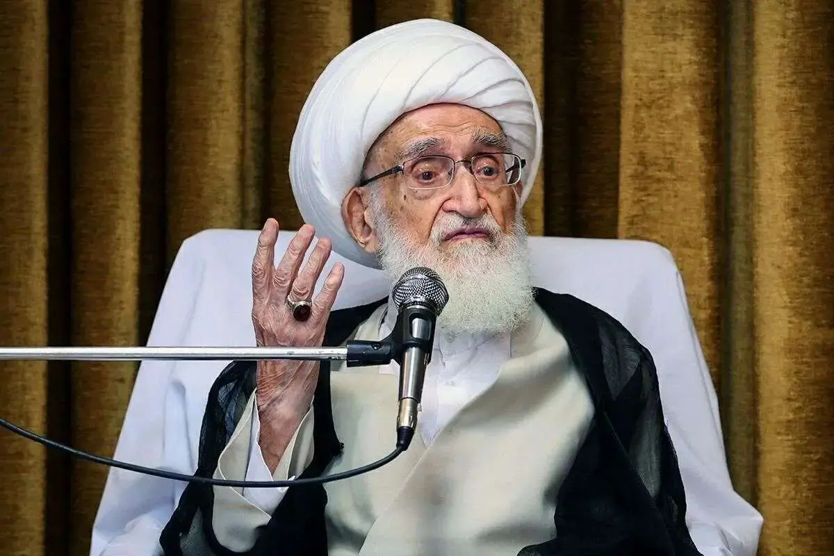 آیت الله نوری همدانی: موتور سواری بانوان ذاتاً حرام نمی‌باشد