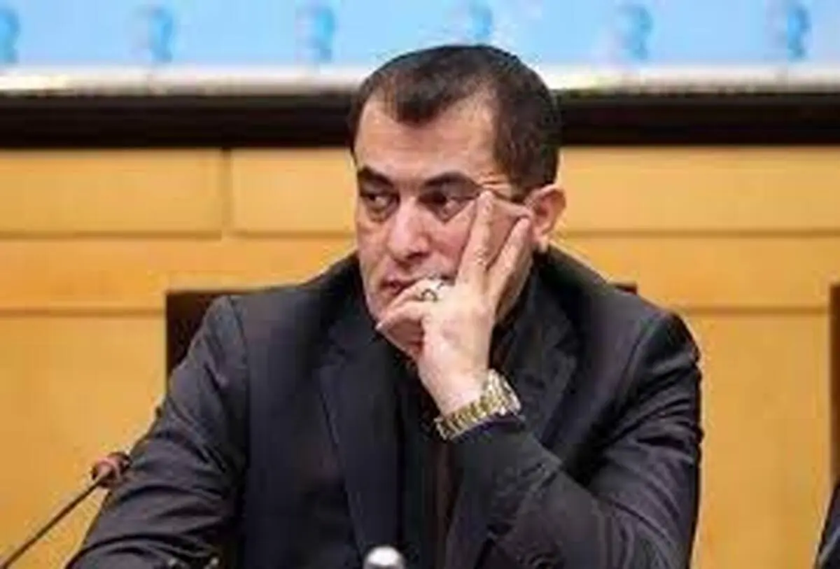 خلیل زاده در آستانه دیدار پیکان و استقلال |  آیا او واکسن زده‌است ؟