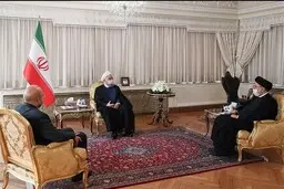 سران قوا    |    نشست سران سه قوه عصر امروز در دفتر رئیس‌جمهور برگزار شد.
