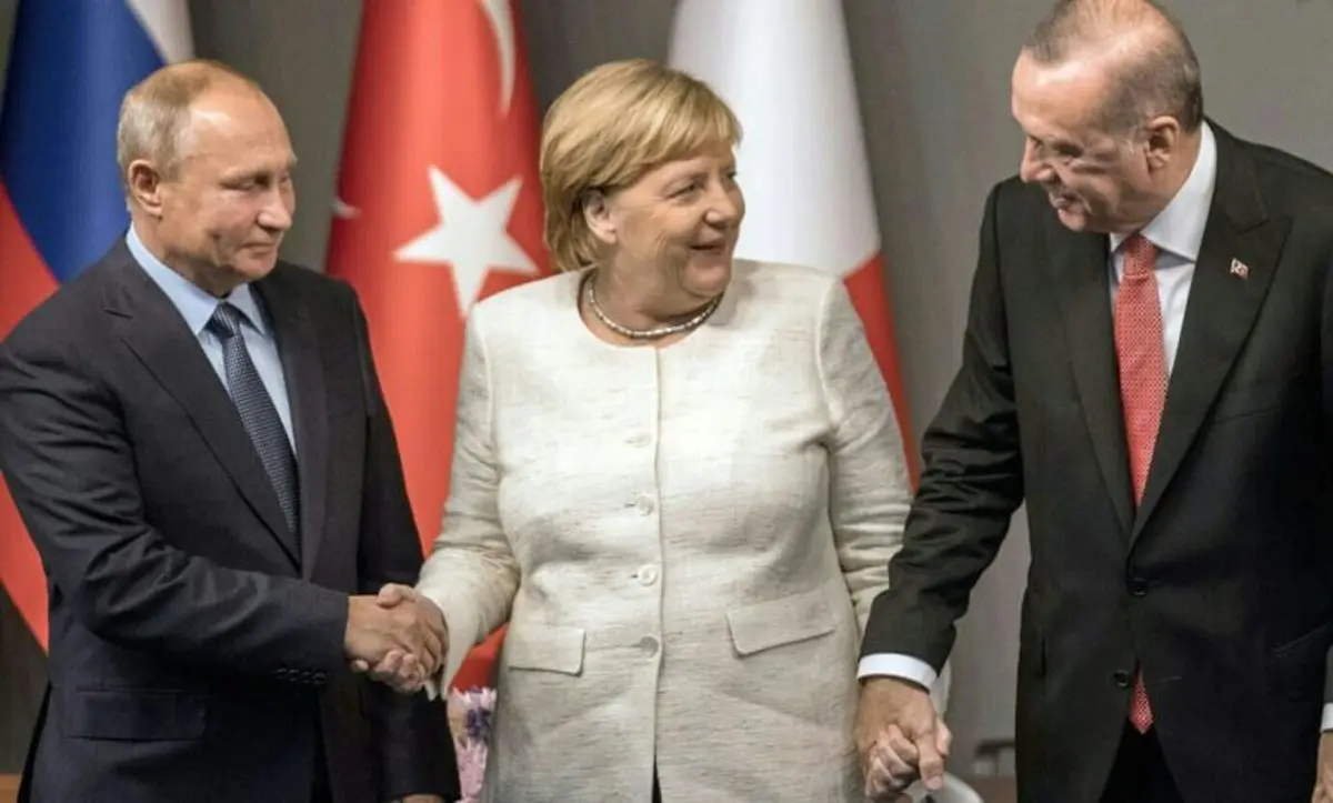 
رئیس جمهور ترکیه، نگرانِ تصمیمات احتمالی بایدن   |   آیا مرکل و پوتین به کمک اردوغان می‌آیند؟
