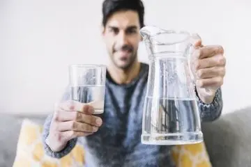 اول صبح با معده خالی فقط آب گرم بخور | معجزه باورنکردنی نوشیدن آب گرم صبح با معده خالی