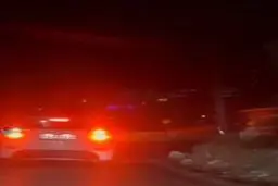 حرکات غیرعادی و خطرناک راننده یک خودرو، در جاده فشم+ویدئو
