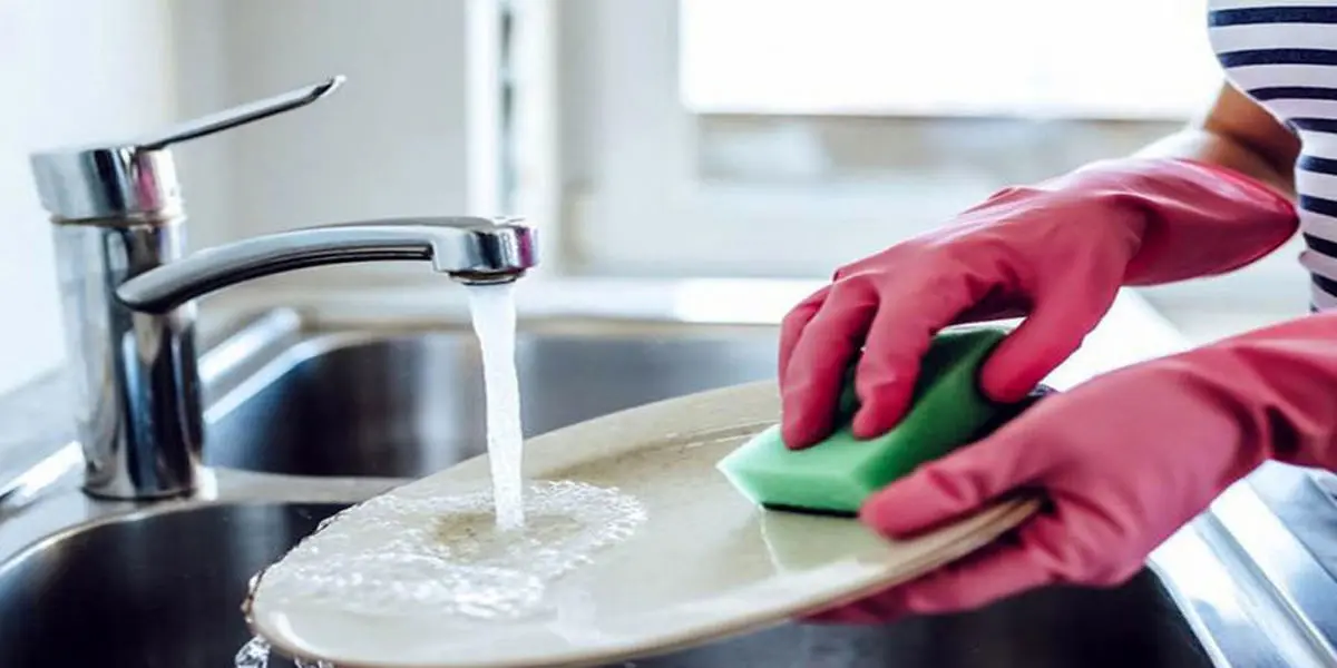 با اسکاچ ظرف نشویید! | هشدار جدی درباره شستن ظرف ها با اسکاچ و اسفنج