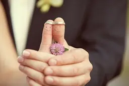 مزایا و معایب ازدواج با کوچیک تر از خودمان | آیا ازدواح با فرد کوچیک تر از خودمان درست است ؟