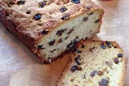 طرز تهیه کیک صبحانه کشمشی خوشمزه و پف دار | خودت خیلی راحت کیک صبحانه خونگی درست کن