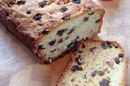 طرز تهیه کیک صبحانه کشمشی خوشمزه و پف دار | خودت خیلی راحت کیک صبحانه خونگی درست کن